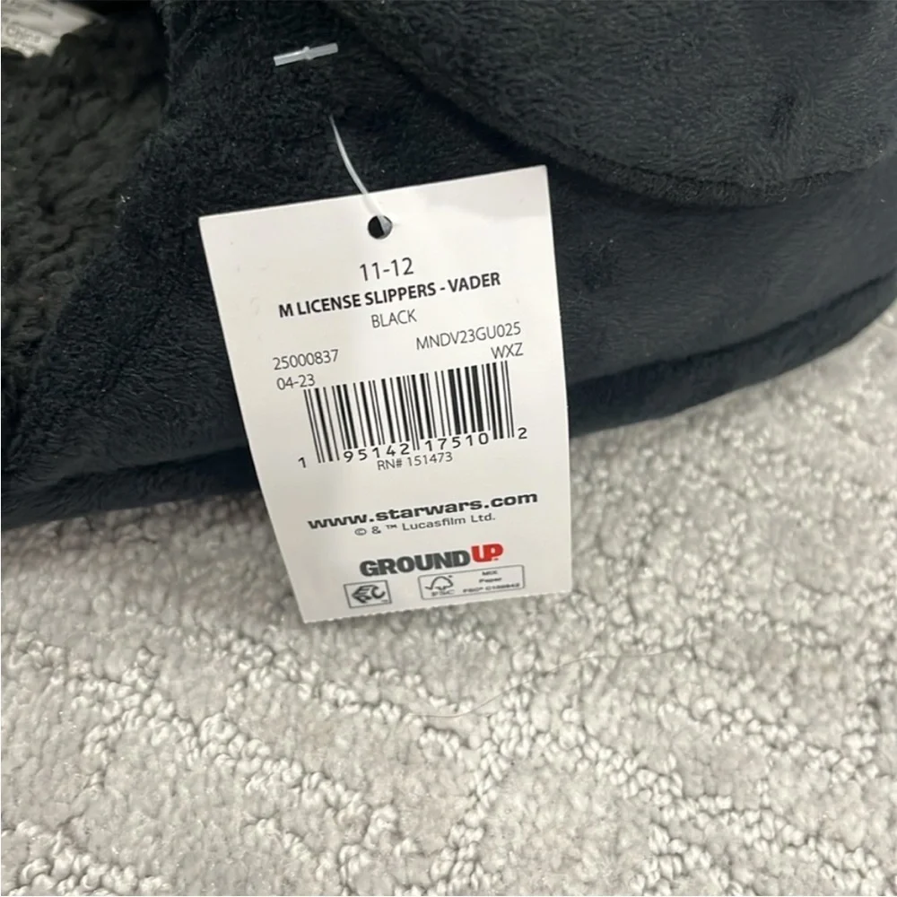 NWT Darth Vader Star Wars fuzzy slip on slippers 
Sizes 7/8, and 11/12 men - Picture 3 of 6